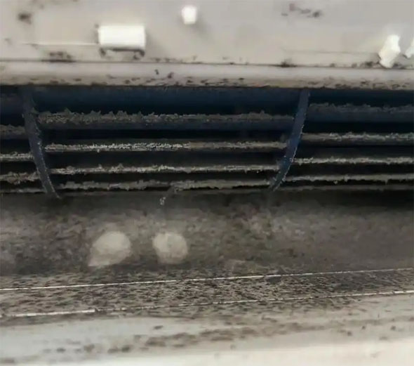 英吉沙空调吹的风有股烧焦味是怎么回事